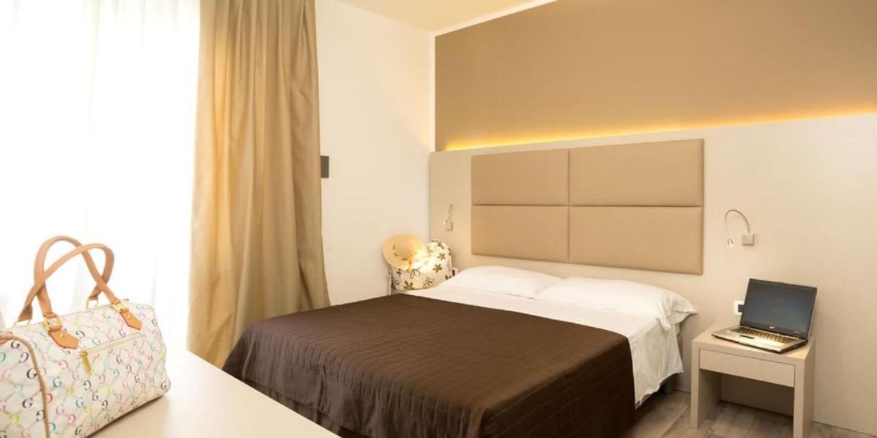 Hotel Trevi Lido di Jesolo Exteriör bild