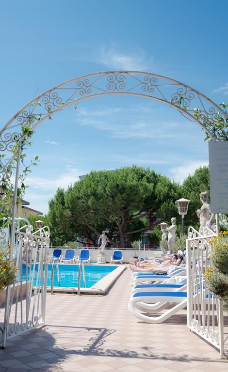 Hotel Trevi Lido di Jesolo Exteriör bild