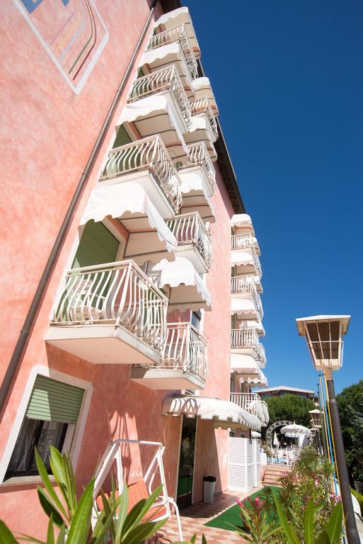 Hotel Trevi Lido di Jesolo Exteriör bild
