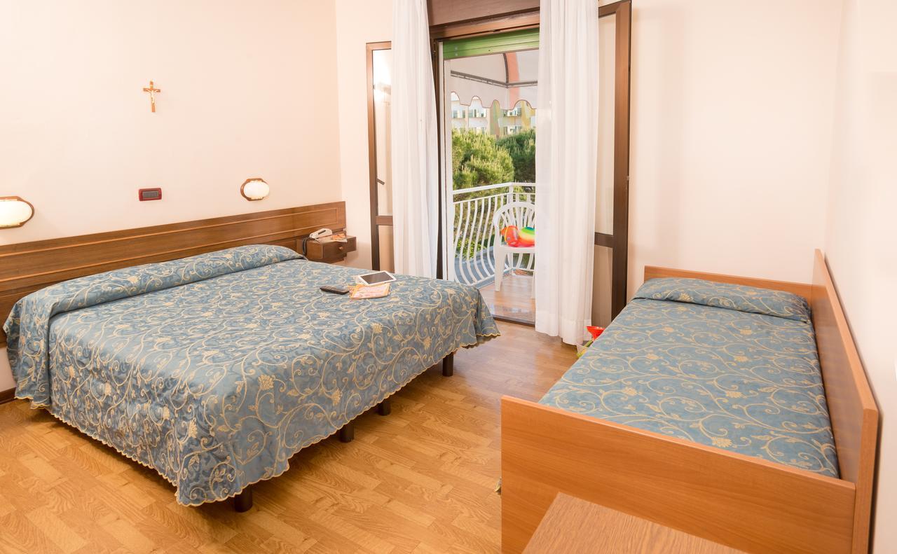 Hotel Trevi Lido di Jesolo Exteriör bild